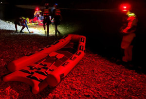 Aufbruch zur nächtlichen Suche nach einem Vermissten